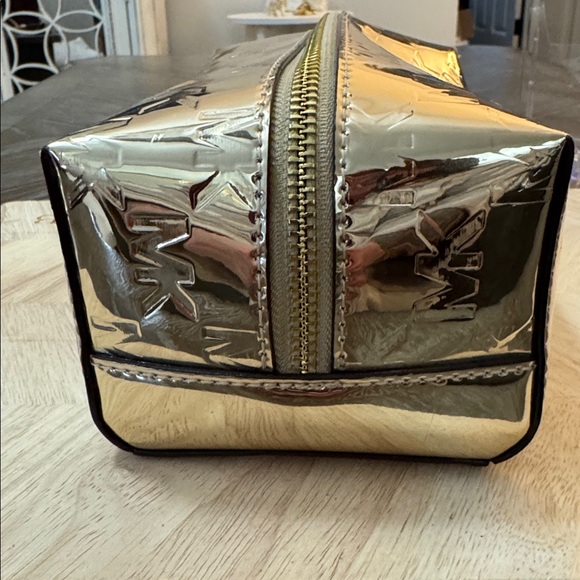 Michael Kors Jet Set Large Metallic Logo Debossed Continental Wallet Wristlet - Picture 5 of 8